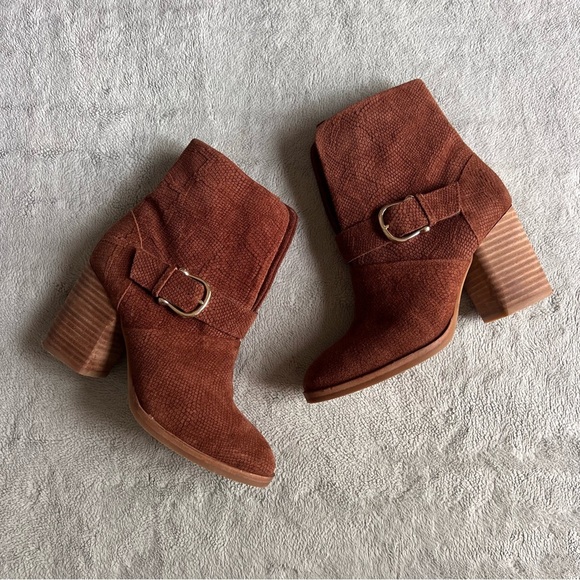 Isola Lavoy Suede Moto Buckle Stacked Heel Ankle Boot Bootie Cocoa Brown Sz 6 - Picture 1 of 14